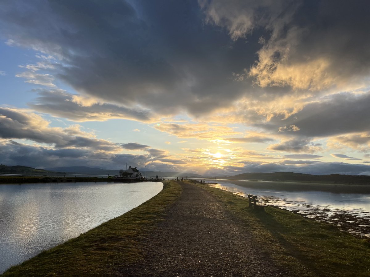 Amazing light at Clachnaharry this evening, where the canal meets the sea, and the sky ❤️