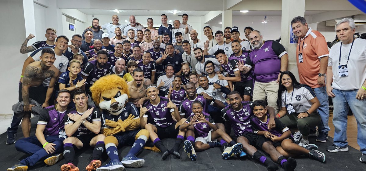 ClubeDoRemo's tweet photo. Não podia faltar a tradicional foto no vestiário! 👊🦁
📸 Samara Miranda/Remo
#OReiDaAmazônia #Parazão2023 #REMxCAM https://t.co/H7wqALRNFH