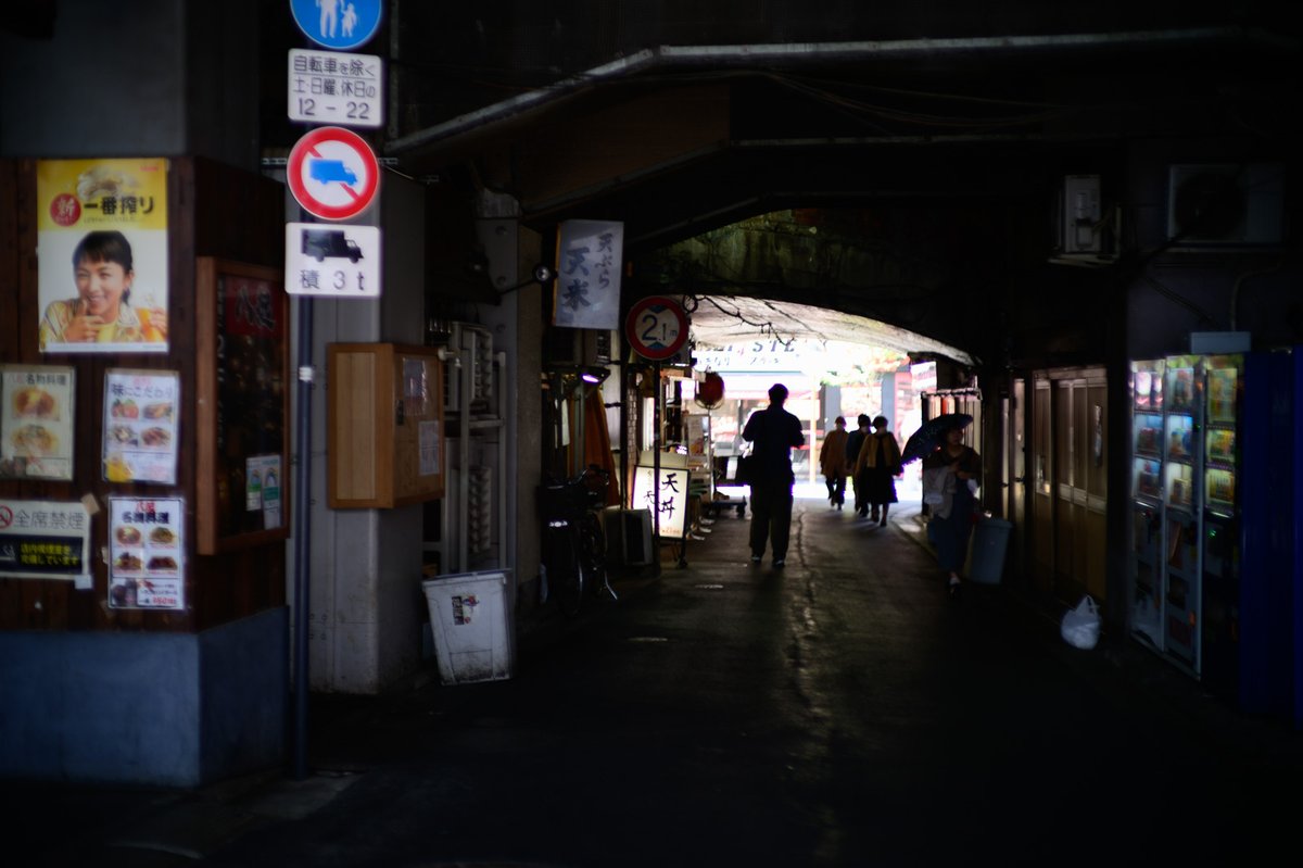 #ガード下 #sukiyabashi #tokyo #japan #urbanstreet #photography #カメラ好きな人と繋がりたい #写真撮ってる人と繋がりたい #写真 #hidesax #street_color_life #photo #写真好きな人と繋がりたい #streetphotography #street