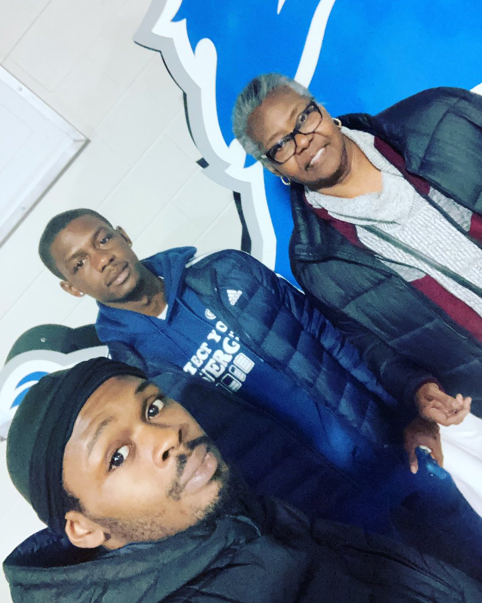 BrazayBby's tweet photo. #LetsHunt our first Panthers Game https://t.co/4lPt6afFXn