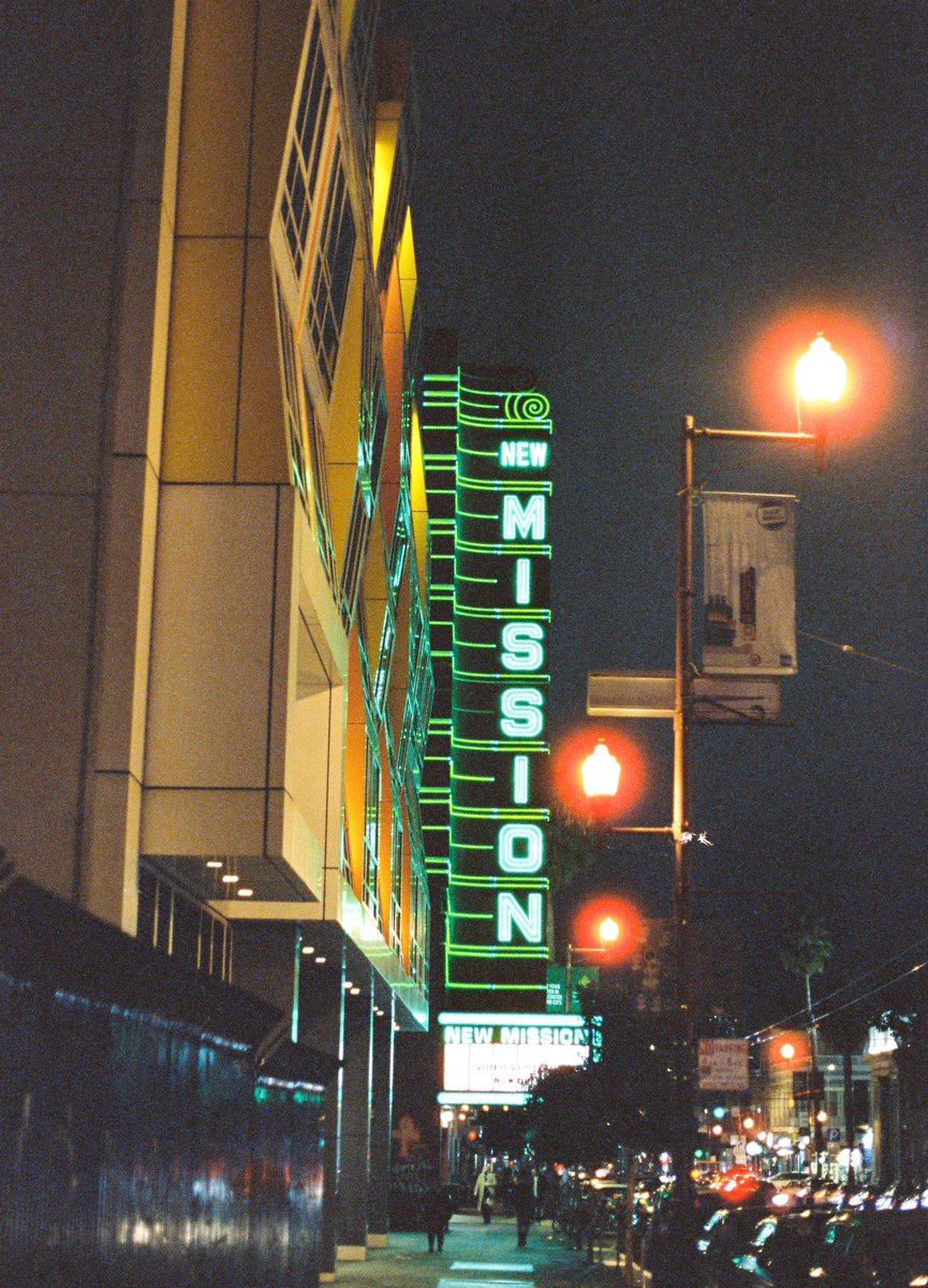 gemzzz91's tweet photo. IG: 91gemz 
Mission District, San Francisco 📍
35mm 🎞️ 
#cinestill800t #35mm #filmphotography https://t.co/K0LRrSj8n6