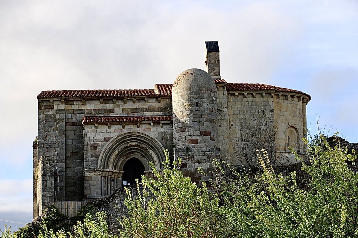 eborrajeros's tweet photo. Sexta parada: Santa Cecilia, s.XII. En Vallespinoso de Aguilar. Una joya, por dentro y por fuera. Tanto, que merece dos tandas de fotos 1/2 https://t.co/1GSha9XClr