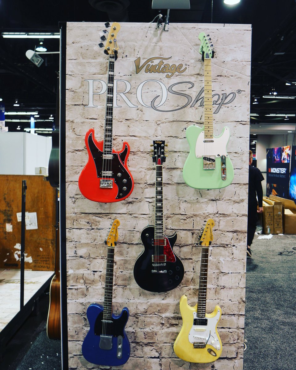 vintageguitars_'s tweet photo. Vintage Pro Shop wall at @thenammshow
#vintageguitarsus #vintagetone #vintageproshop #thenammshow #namm23 #vintagecommunity https://t.co/SMVzQ3yDsl