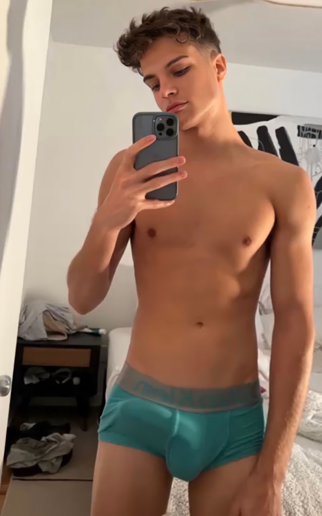 WhyattSteven's tweet photo. Can you help me to take off my underwear? #fitness https://t.co/9xyA44Yfcq