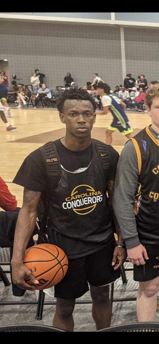 ReginaldMosley5's tweet photo. ⁦@TeriqRouse⁩ 2023 with 23 pts, 5rebds,4asst,1stl and Unsigned senior JoshMosley 14 pts 5asst,5rebds, 2stls1bk in win over NLE-Team. ⁦@Phenom_Hoops⁩ LIVE! Let’s Go!! https://t.co/p1iSzr2VMo