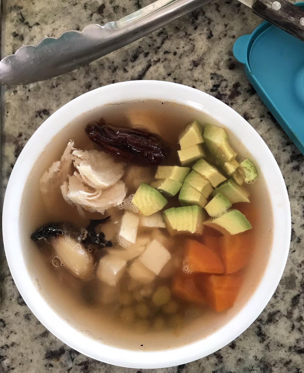 gpera76's tweet photo. Sirviendo el Tlalpeño, creo que solo me falto el ejote, no había y me dio flojera ir a otro súper . . . 

Provecho 🤤 https://t.co/ePHg6VDt06
