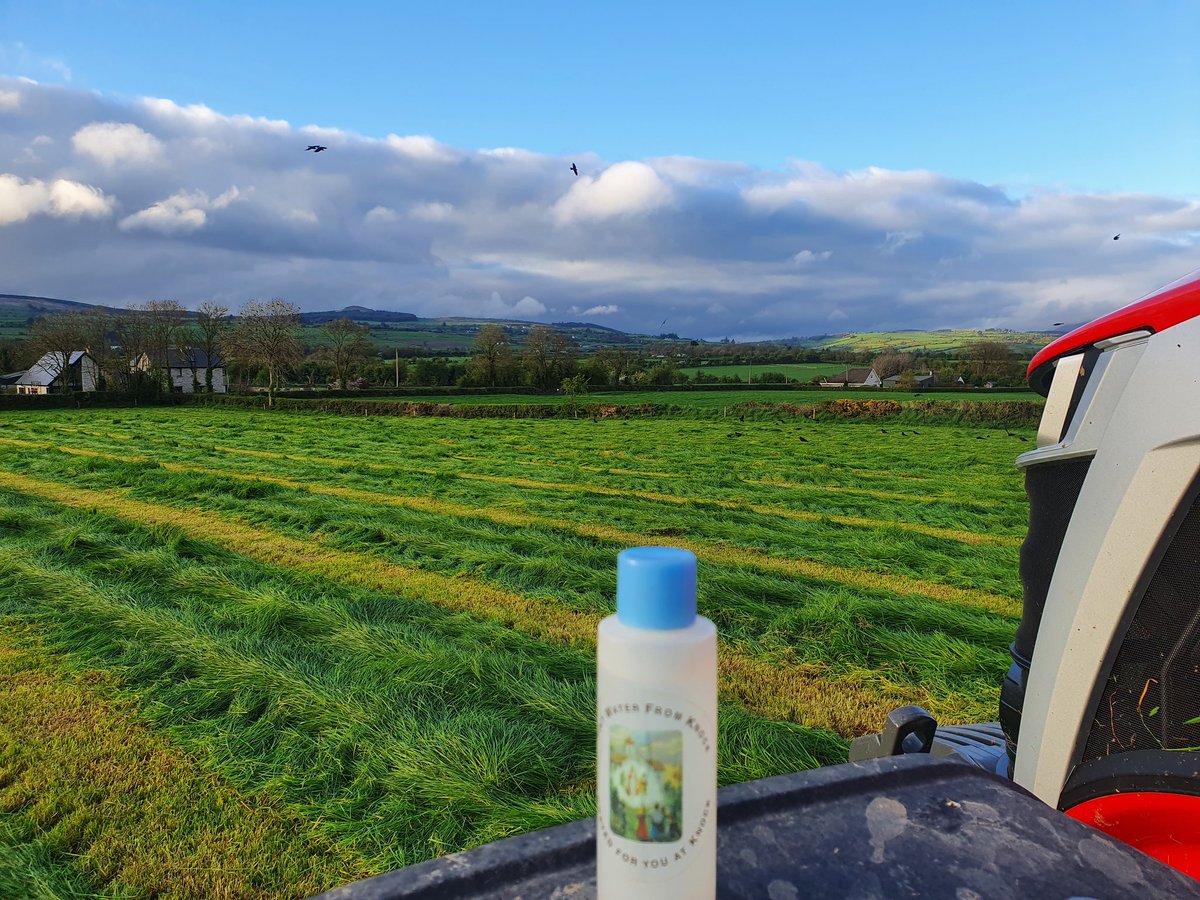 PatMull27553205's tweet photo. Keeping an old tradition alive, a sprinkle of Holy Water on livestock and crop's on May eve 🐂🐂🌽🌽🌾🌾 https://t.co/RYYTDSt3T1