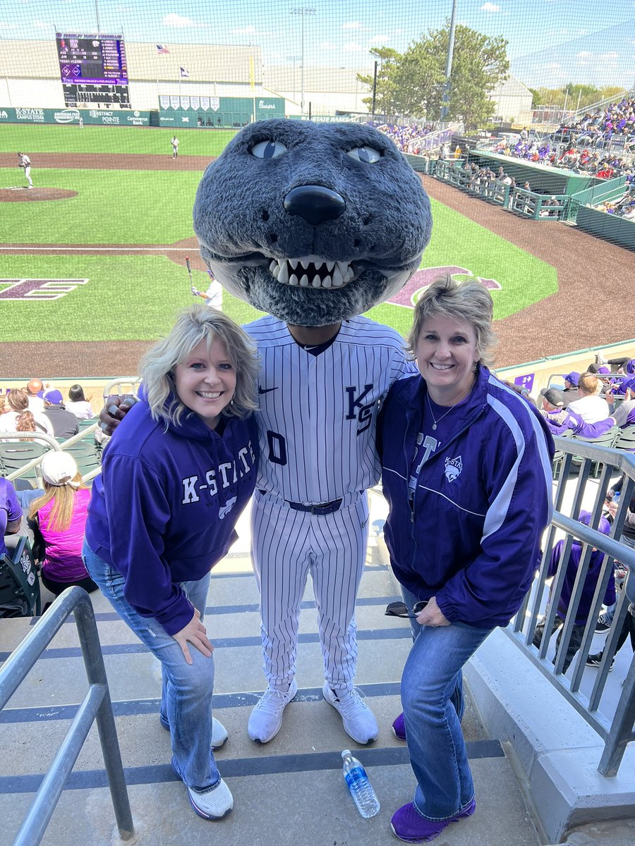 rhondagierhan's tweet photo. Great day to be a Wildcat! #EMAW #KSTATEBSB https://t.co/murAMUBgXK