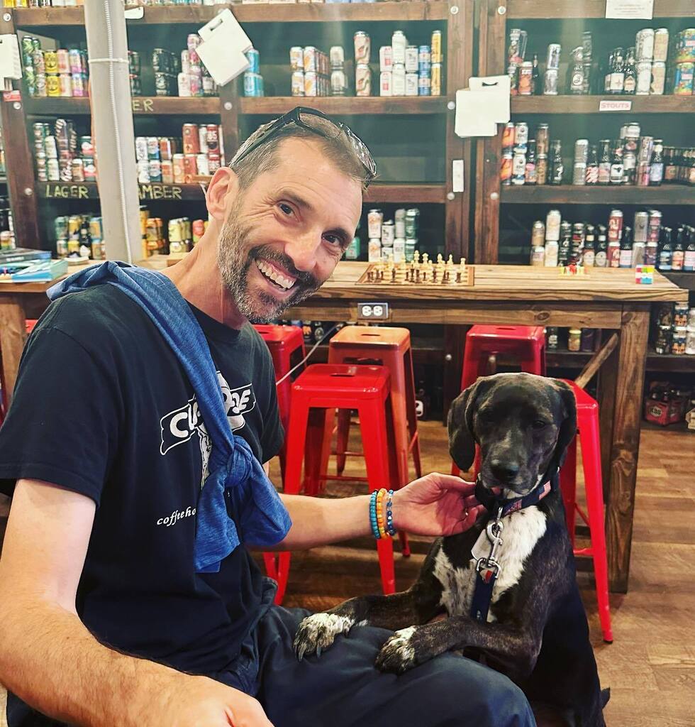 Mr.Drew &amp; Nova 🐶 know our weakness very well ☺️🥰… woof woof 🐶 

Mr.Drew is a Red Liner since 2017 🍻. He’s a scientific person and he agrees that Mother Nature speaks mathematics! He’s a biker + a morning person, you’d see him everyday at 6 am gra… instagr.am/p/CrrGybiPCXu/