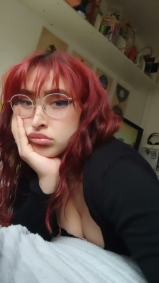 _naitosuta_'s tweet photo. De verdad soy una tía guapísima, POR QUE MIS AMIGOS NO ME QUIWREN!?? https://t.co/UC5FcVR3eH