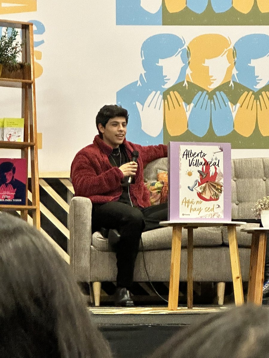 AlbertoVillCO's tweet photo. #AlbertoVillarrealEnColombia 🇨🇴😭🥲🫶 @AlbertoVill te queremos #FILBo35anos https://t.co/UHSWfGaPYH