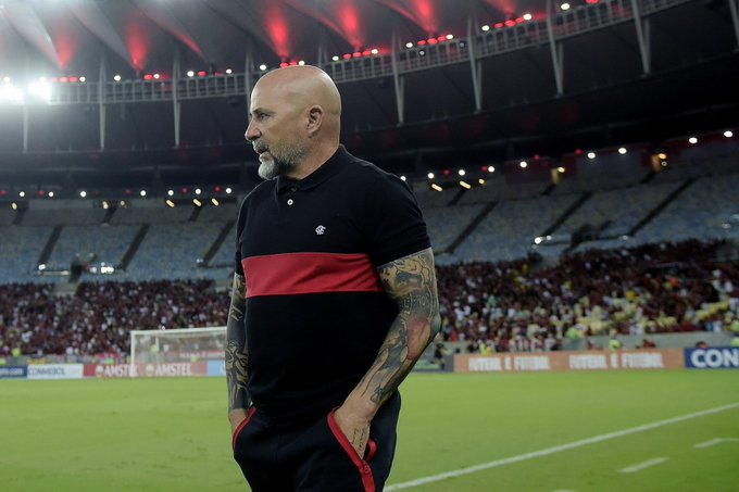 DGcorreiaPeres's tweet photo. - COLOCAR MARINHO NO LUGAR DO WESLEY VOANDO É UM CRIME, DEIXAR LÉO PEREIRA BANCO PRA DAVID LUIZ É UM CRIME, COLOCAR AYRTON LUCAS DE MEIO CAMPO É UM CRIME.
HOJE EU COLOCO PRATICAMENTE TODA A CULPA NO SAMPAOLI.
OU MUDA, OU VAI MORRER ABRAÇADO COM AS PANELINHAS CARALHO 😡
TO PUTO 😡 https://t.co/xjMiuyMp9G