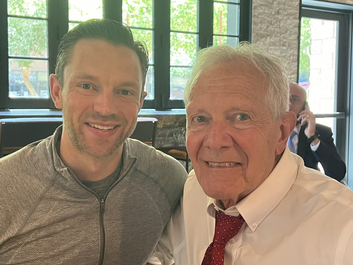 TheDrROBO's tweet image. My sports medicine and exercise physiology worlds colliding at #AMSSM2023. This is Dr George Brooks who is an absolute LEGEND in exercise physiology and husband to trailblazing sports med doc, Rosemary Agostini. Just the nicest and most genuine guy. What a pleasure to meet him.