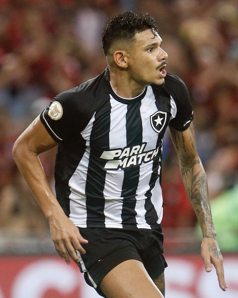 Que camisa 9!

Que partida de Tiquinho Soares no Maracanã.