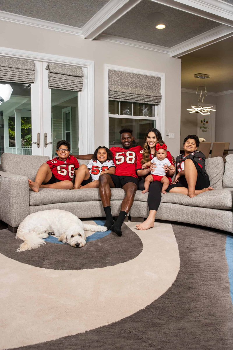 TimeoutSPORTS3's tweet photo. Awful News: Buccaneers LB Shaq Barrett’s 2 year old daughter Arrayah drowned this morning in the pool of the family’s Tampa home. 

Rest in Peace 😞 

Prayers for the family and friends 🙏🏾 https://t.co/UPgixO0qnv