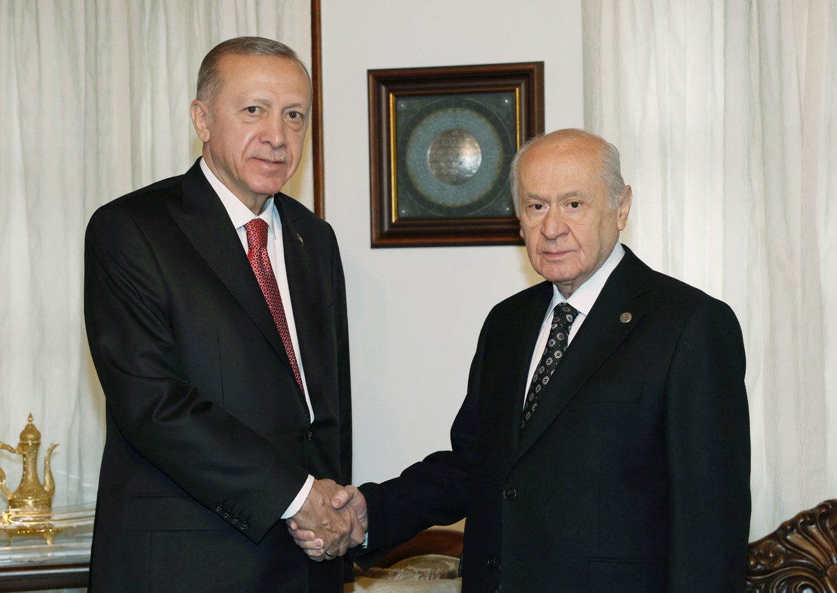 AhmetKu99783091's tweet photo. GELSİN MÜJDE HABERİ
HARCADIK GENÇLİK GÜNLERİ
STAJ SSK BAŞLANGICI OLSUN
UMUTLA BEKLİYOR BİRİLERİ
@RTErdogan @Akparti
@dbdevletbahceli 
@vedatbilgn 
#YolunSonuEmeklilik
#EvdeBaķımKHKbekliyor
#StajVeÇırakÇözümBekliyor https://t.co/24RvERaLQa