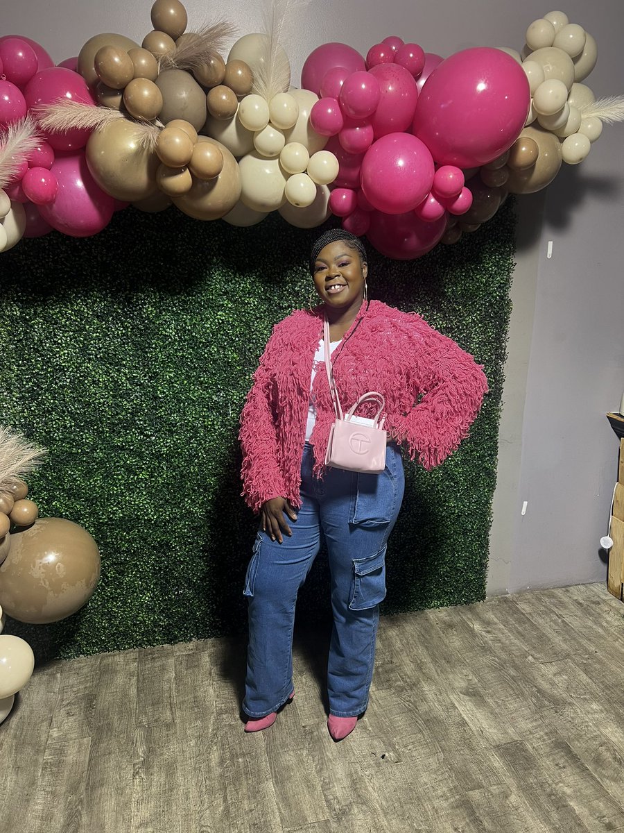 QueenIAM4's tweet photo. Last NIGHT was an amazing night
Such an powerful event held by @WorkEnlightened ✨These queens did an phenomenal job. Creating spaces for black women to feel seen and heard! 

I also meet @HeyFranHey ✨💕 https://t.co/73JsvkiiDi