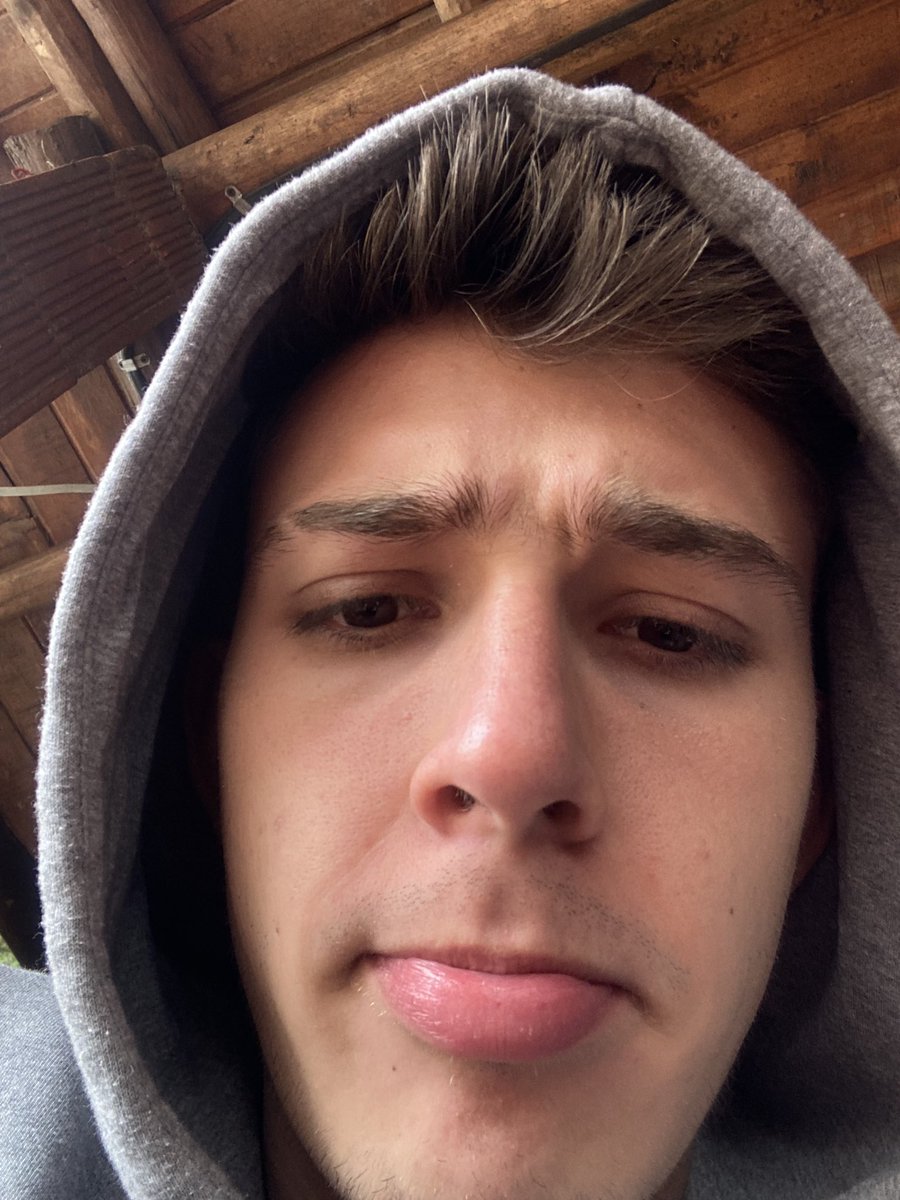 ByTteo28's tweet photo. La vida es un ratico y el tiempo no para, amén, disfruten, perdonen. Nada es para siempre, valoren los momentos, aprendan de los errores y sean felices, que el tiempo no va para atrás. ❤️🐟 https://t.co/1ows2h8p8d