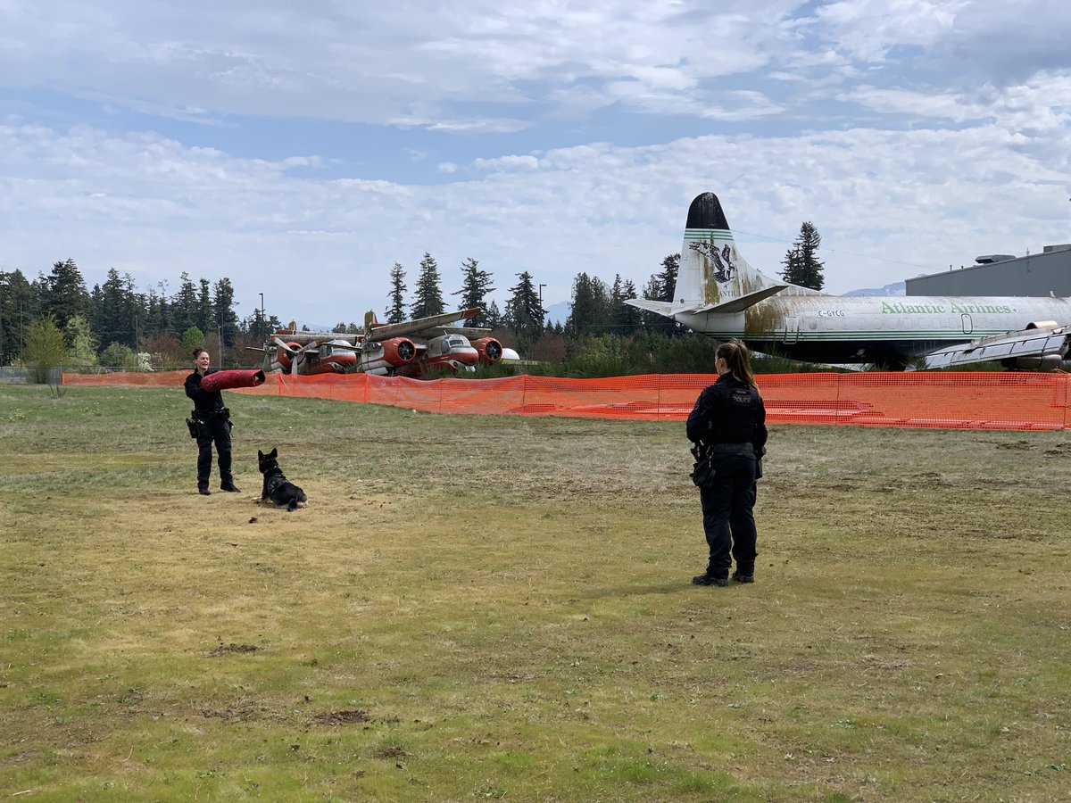 tjgalda's tweet photo. You still have time! Go check out the #girlsfly2 event in #Abbortsford. Super cool opportunity to see the jets, choppers and police units + meet all the people who operate. We had a great time! Really cool to see all the #USAF support. https://t.co/O4CQLpqZtB