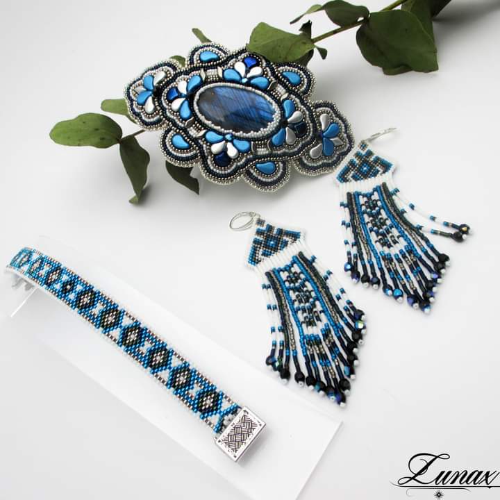 ZunaxDesign's tweet photo. Jewelry set "Milky Way"
Hair clip,bracelet, earrings
#hairclip 
#jewellery 
#jewelry 
#hairaccesory
#matchingjewelryset
#earrings 
#silverbluejewelry https://t.co/I3BFQNDxDR
