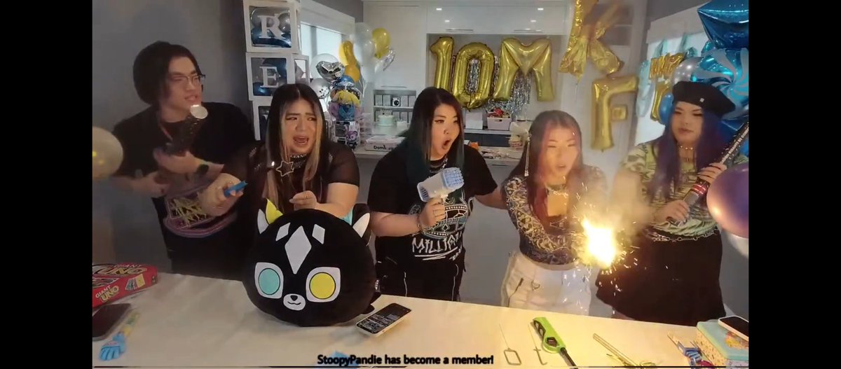 KrewCaptions's tweet photo. Fire!

R: "this is so pretty!"

F: "ITS A FUCKING FIRE!!"

D: "how are you the oldest the the most irresponsible with fire? Pyromaniac much"

G: "AHHHHHH, WE ARE GONNA DIEE"

L: *not surprised*

@RainbowsYT @GoldenGlare_ @ItsFunneh @Lunar3clispe @DraconiteDragon #krewreacts #krew https://t.co/pb1Z5OvUL5