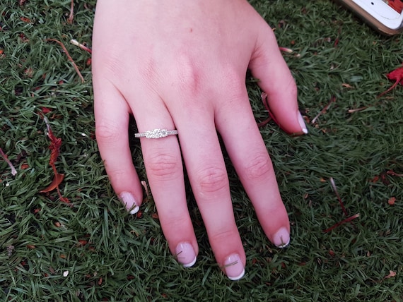 lustigbrothers's tweet image. Three Stone Diamond Ring etsy.me/3DVqQSV #engagementring #threestonering #rounddiamondring #threediamondring #diamondring @etsymktgtool