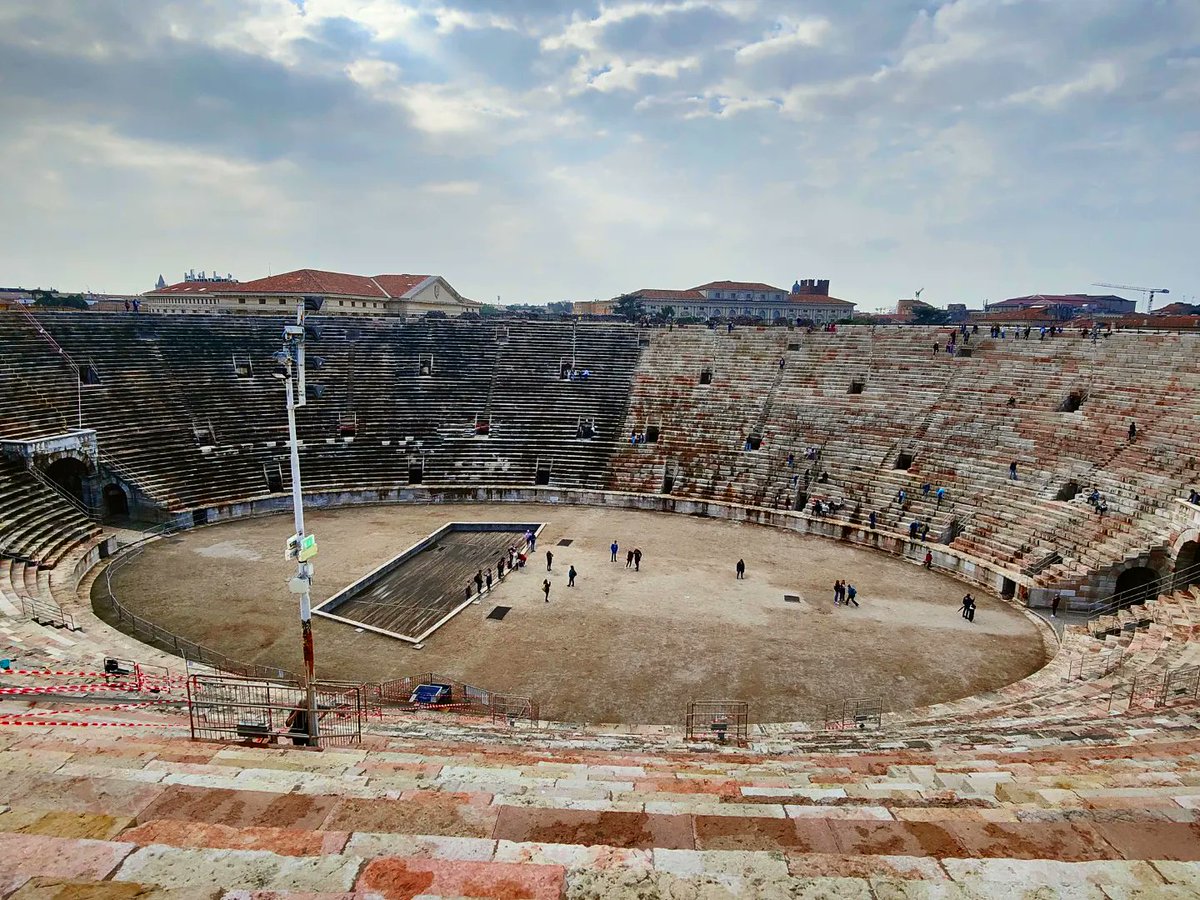 EtwTerp's tweet photo. Amphithéâtre elliptique...
Arènes de Vérone 🇮🇹
3 nov. 2022
#verone #verona #amphitheatre #mathsartist #mathpics #arenes #arena #geometrie #geometry #ellipse #elliptique #architecture
🔶 RV sur Instagram:
📸🖍️MATHS_ARTIST✏️🎨https://t.co/huEfGDmtXA… https://t.co/iAKLtxQhOE