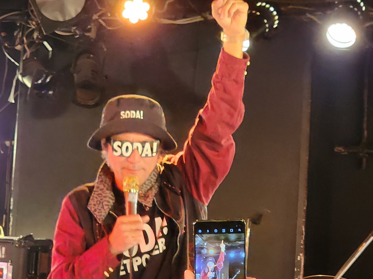 hi_de_k's tweet photo. 世界的俳優　浅野忠信氏率いるSODA!
のドラム村山尚也氏。次回はもう少しフリートークかましていただきたい！

つーか、いつになったらオッパーラでやってくれるの？絶対楽しいと思うんだけど。

#GETPOWER
#SODA! https://t.co/LDlPhwPeK5