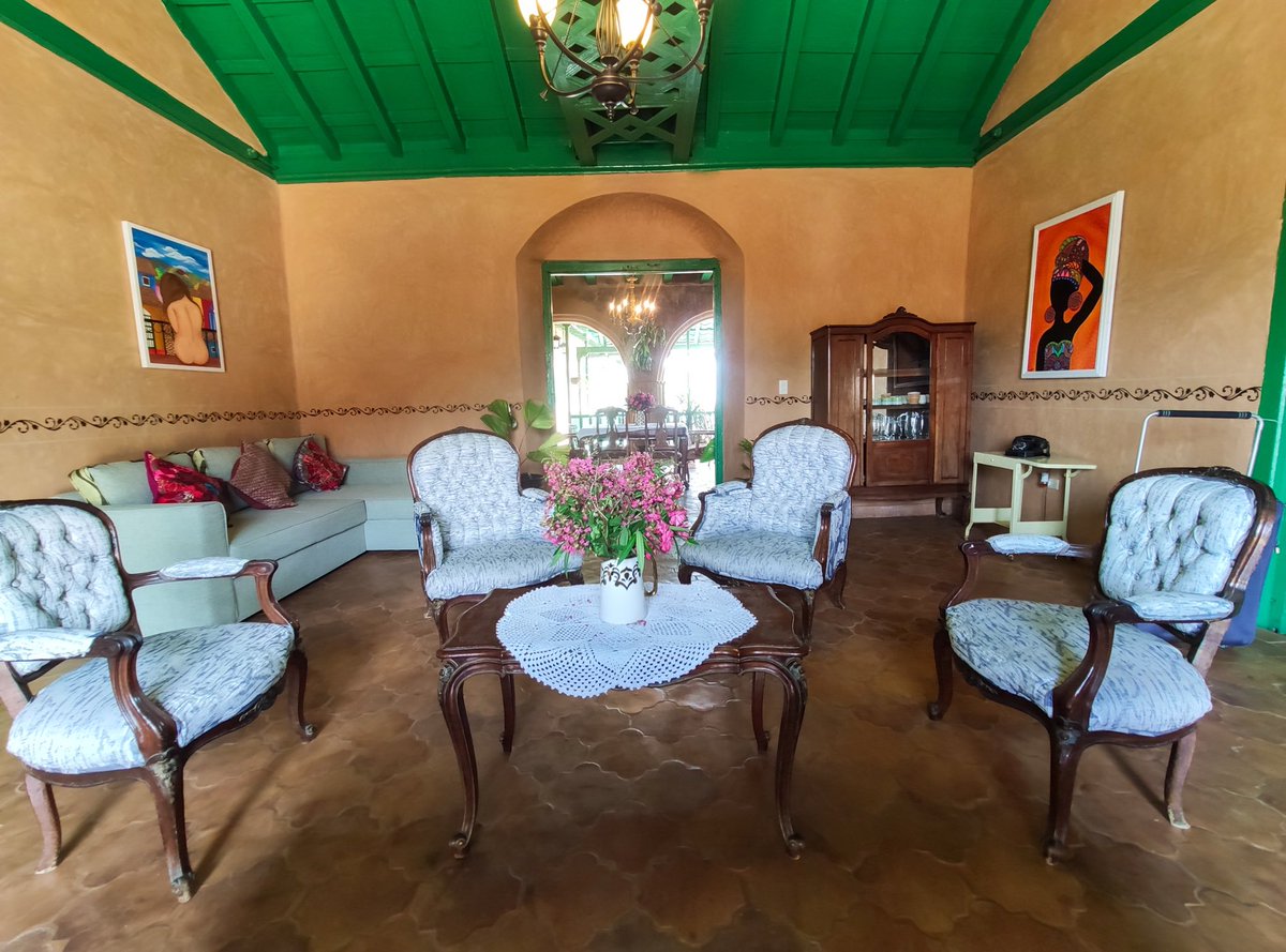 migueegued's tweet photo. Beneficios de alojarse en casas particulares en Cuba:
Obtener información privilegiada sobre los mejores lugares para visitar, comer y disfrutar de la vida nocturna de la isla. También puedes probar la deliciosa comida casera. 
Apoyo a la economía familiar y privada. https://t.co/X1N7of8hmm
