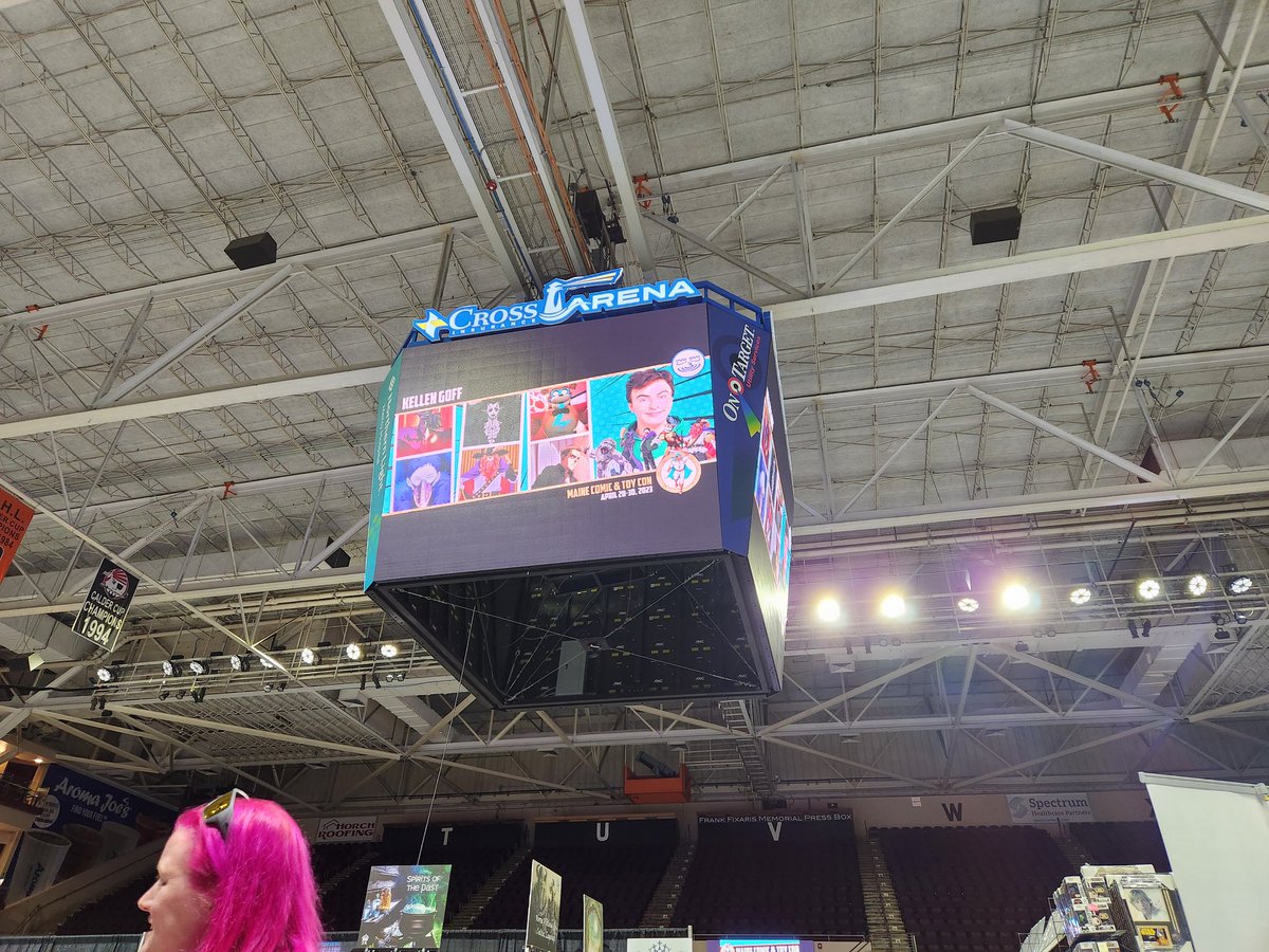 kellengoff's tweet photo. Had SO much fun in Maine!! Thanks for having us, @MEComicandToy! And thank you @MikeMcFarlandVA and @TrinaNishimura for getting us all together for Maine adventures!! 🫶 https://t.co/wOxgmLi9A8