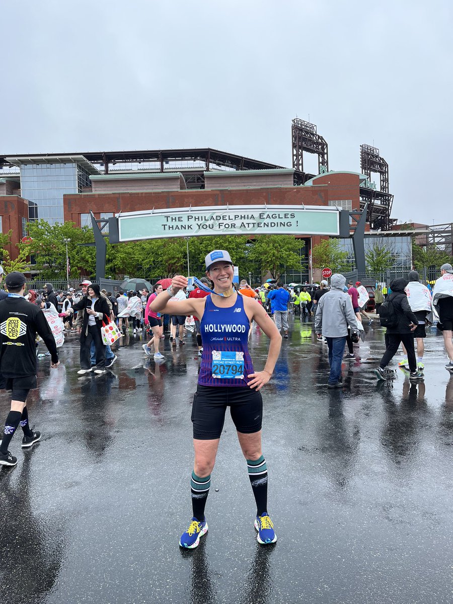 Reppin the ribbon and my birds at the @IBXRun10 #teamultra #ultrajoy #itsonlyworthitifyouenjoyit #joywins @MichelobULTRA @PROCompression #keepittight #gobirds #flyeaglesfly