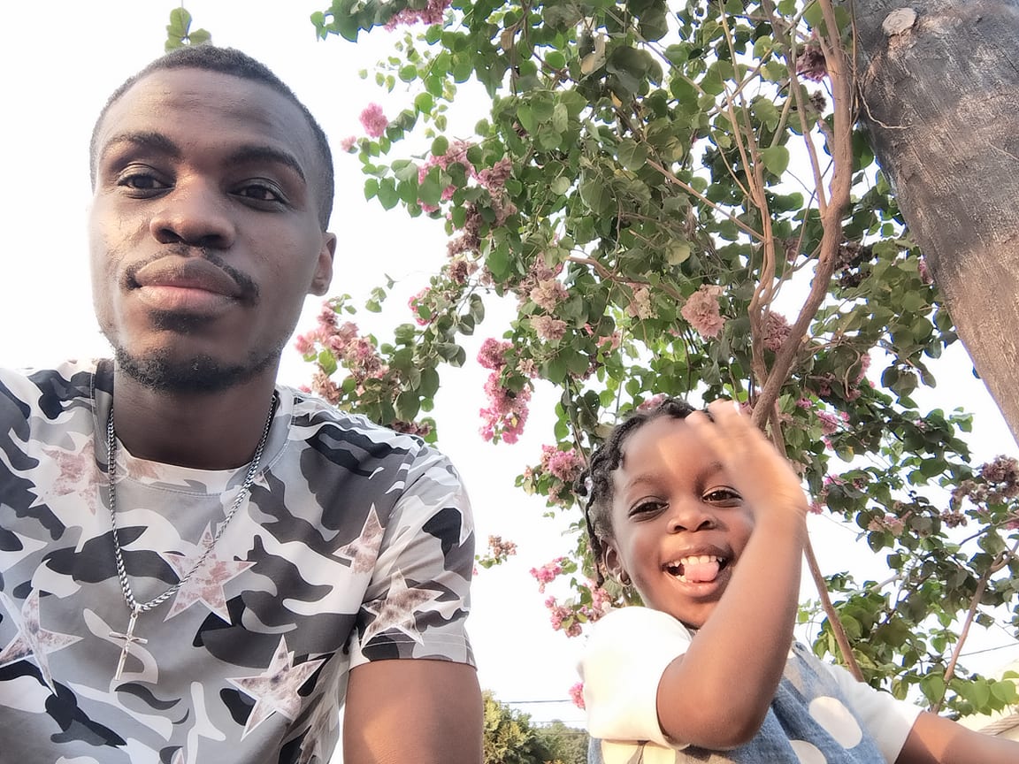 NyamsiCardin's tweet image. Passe du temps avec lui, même si tu travailles beaucoup et que tu es souvent absent, sache que c'est la qualité du temps qui prime sur la quantité. Il gardera toujours un meilleur souvenir d'un père qui n'était pas souvent là mais super fun et avec qui il s'éclatait. 

#BonPère.