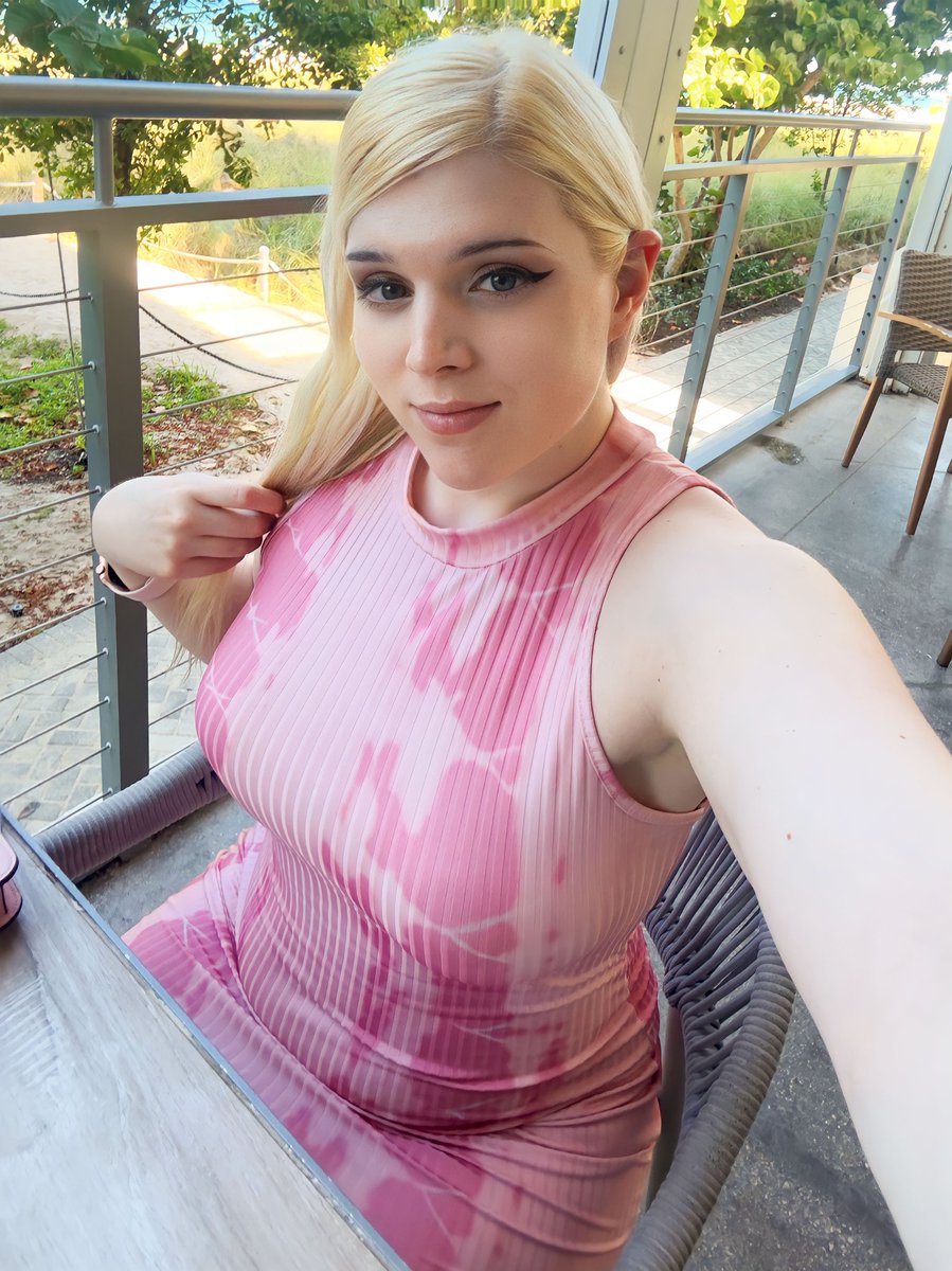 Amanda Rae On Twitter Cute Enough For A Date amanda-rae-on-twitter-cute-enough-for-a-date