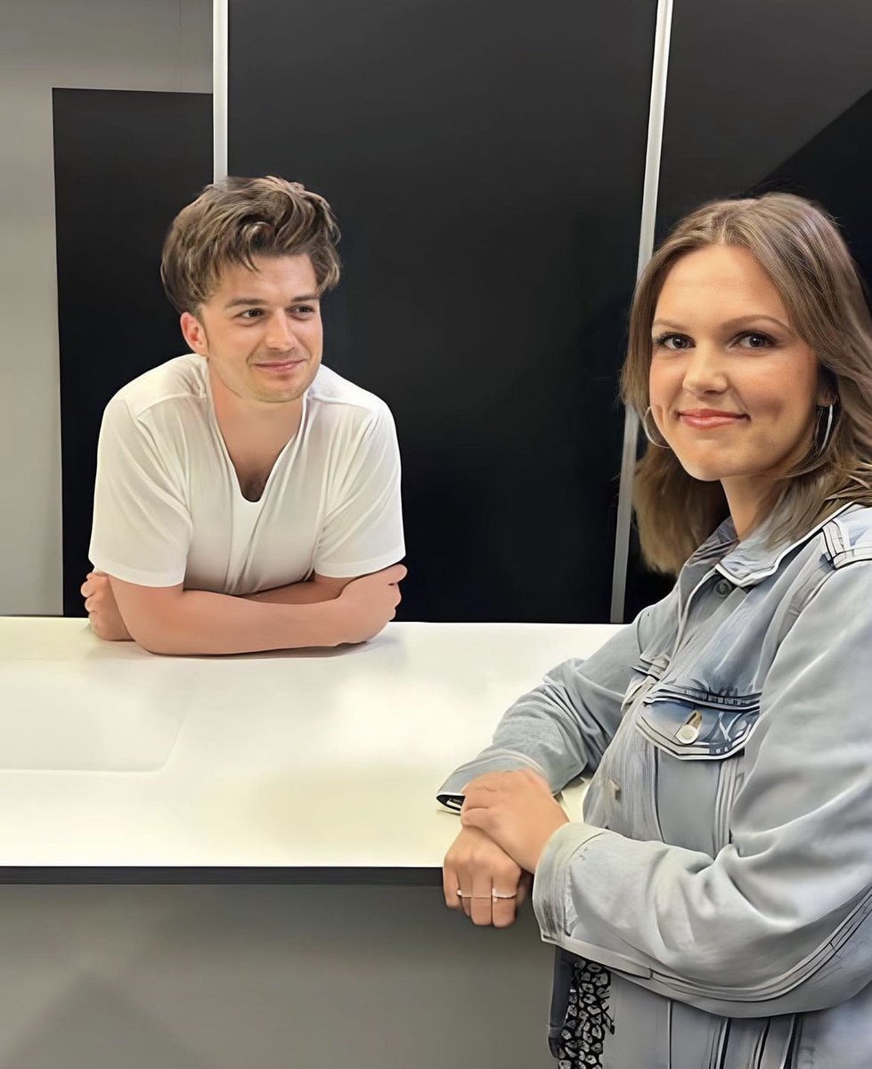 joe keery zone tweet media