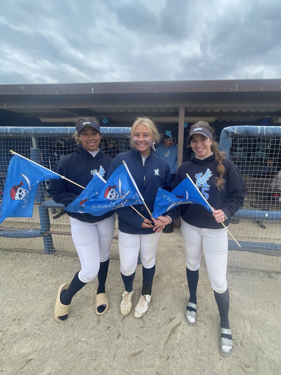 kcblueangels's tweet photo. 2-0 over RLC today with 5 home runs!!! #ANGELSAREHOT ❤️‍🔥

Ivy Smart-1HR
Haley Major-1HR
Sydnee Garrett-3HRS 

Game 1:4-0
Game 2:9-8

Sydnee Garrett hit a walk off homerun to win the 2nd game!!! #SEEYA 💣

The Angels are back in action tomorrow against SWIC in Central, IL. https://t.co/Hw1A9mRWIG