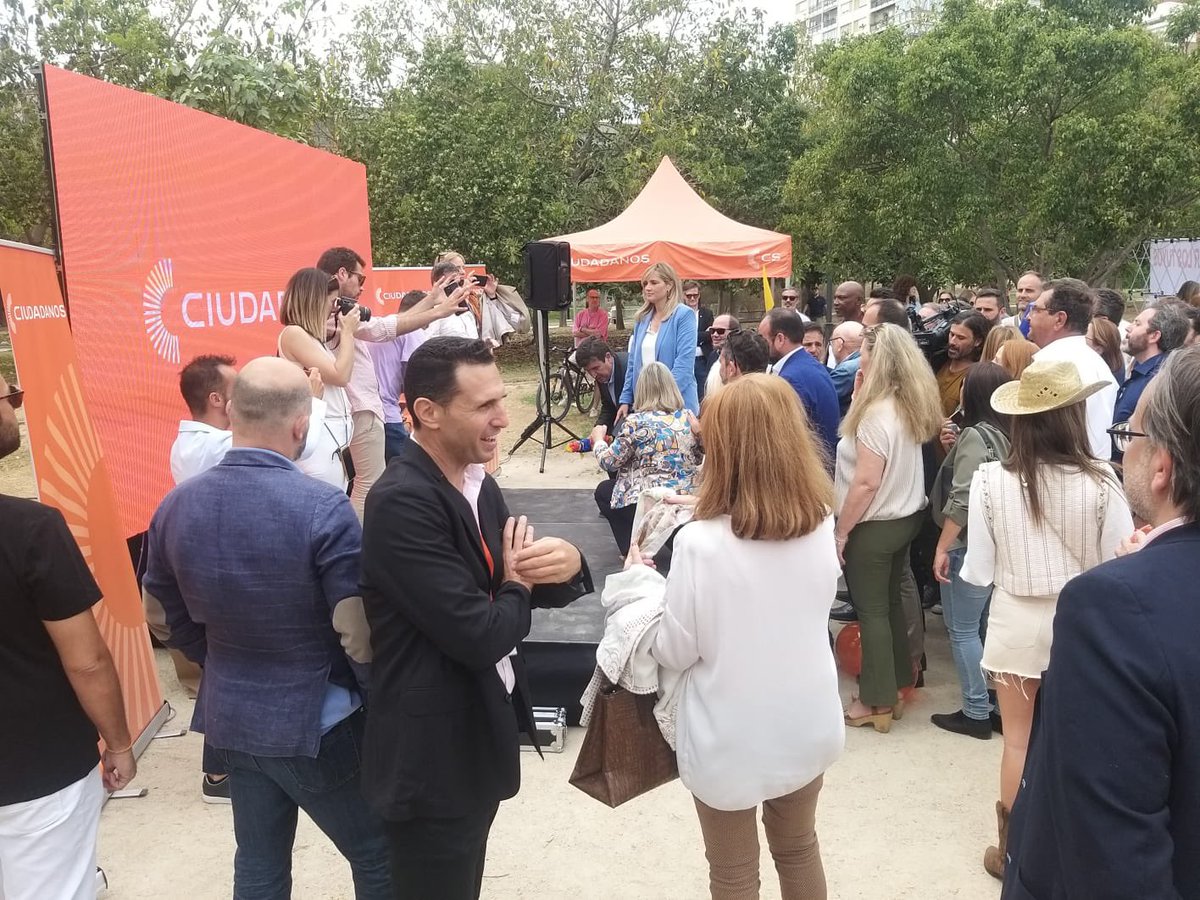 📸📸📸Llegan fotos de nuestros compañeros disfrutando de la gran Fiesta de las familias que celebramos ayer, en compañía de personas tan importantes como <a href="/mamen_peris/">Mamen Peris Navarro</a> <a href="/PatriciaGuaspB/">Patricia Guasp</a> <a href="/Fginer/">Fernando Giner 🇪🇸</a> y muchos más!!

Gracias por este gran dia!! 🧡

🔸Continuamos #PorLosTuyos