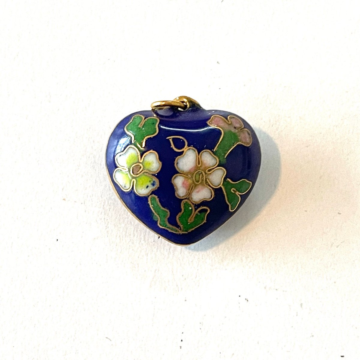 NakoahR's tweet photo. Thanks for the kind words! ★★★★★ "Really fast shipping and item as described! Been searching for this exact pendant style for years and was thrilled to find it. Thank you!" Michelle #etsy #blue #giftsforwomen #giftsforher #jewelry #antique #vintage https://t.co/xV9uCQkc1X https://t.co/Qiyx1nrpKn