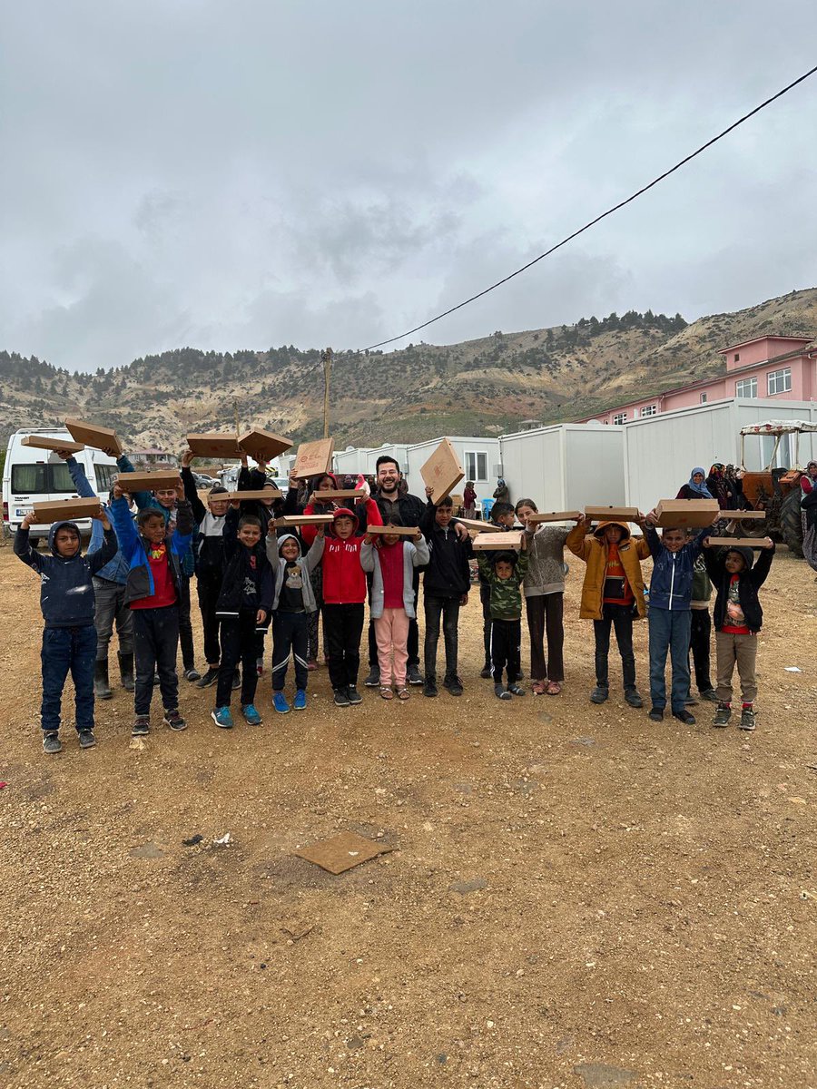 nurullahcantr's tweet photo. Ciğerparelerimiz, yarınlarımız, mutluluk dolu bakışlarının altında baharın geldiğini açık seçik görebiliyoruz. 

Umudun arttığı, korkuların azaldığı o bakışlar hep çoğalsın umuduyla. https://t.co/vBpF0QwH8a