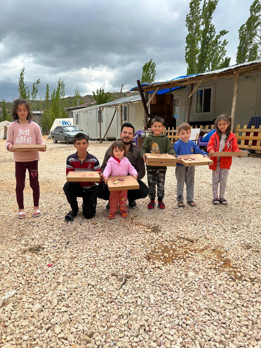 nurullahcantr's tweet photo. Ciğerparelerimiz, yarınlarımız, mutluluk dolu bakışlarının altında baharın geldiğini açık seçik görebiliyoruz. 

Umudun arttığı, korkuların azaldığı o bakışlar hep çoğalsın umuduyla. https://t.co/vBpF0QwH8a