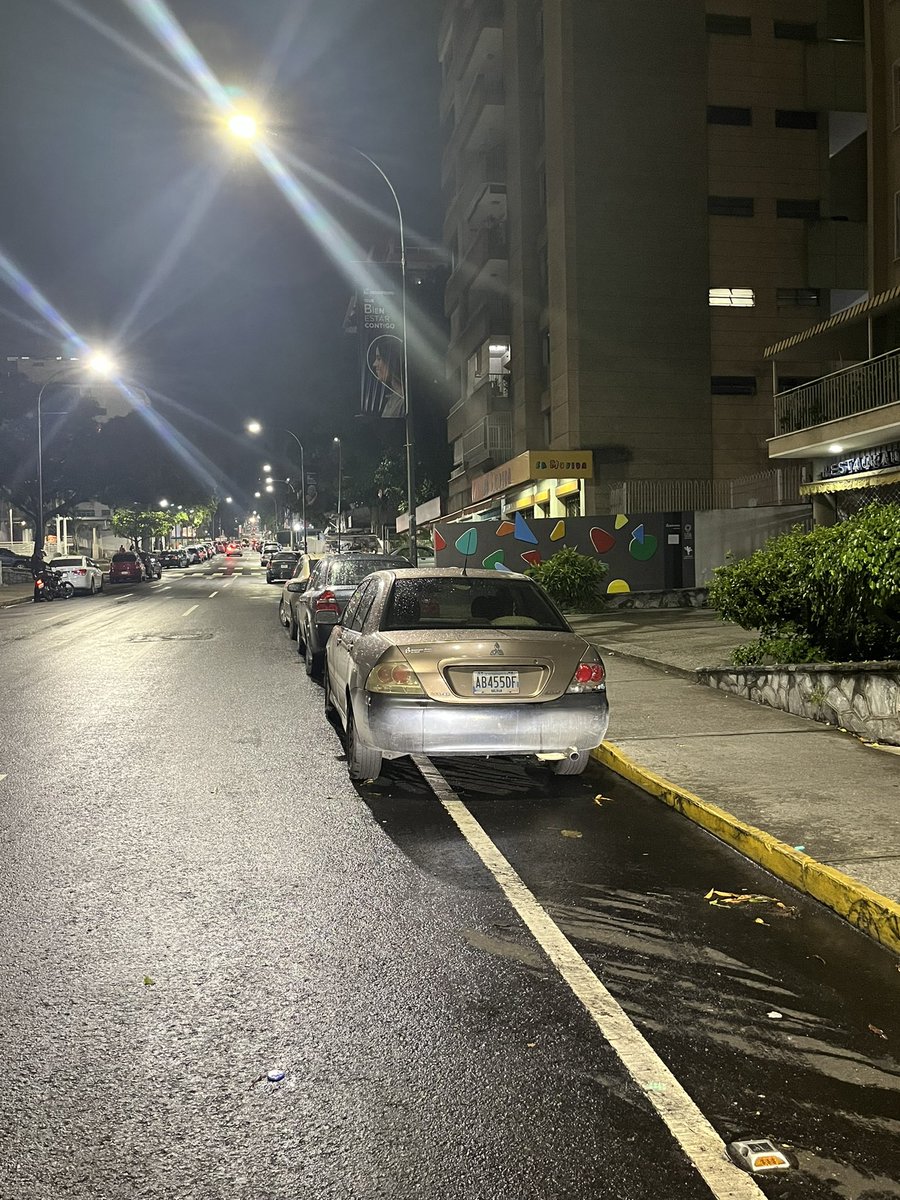 Si quieren un aprender a CÓMO NO HACER ciclovías, vayan a Chacao <a href="/Chacao/">Alcaldía de Chacao</a> <a href="/chacao_obraspub/">obraspublicaschacao</a> 

Luego se sorprenden de que los ciclistas “no las usan” y dicen que “en Caracas no hay cultura de moverse en bicicleta” 🚲🚫

____
<a href="/BiciCulturaVe/">BiciCultura Venezuela</a> 
<a href="/siudad_ve/">SíUDAD</a> 
<a href="/PlantadosCCS/">Plantados Caracas</a> 
<a href="/duquegustavoS/">Gustavo Duque Sáez</a>