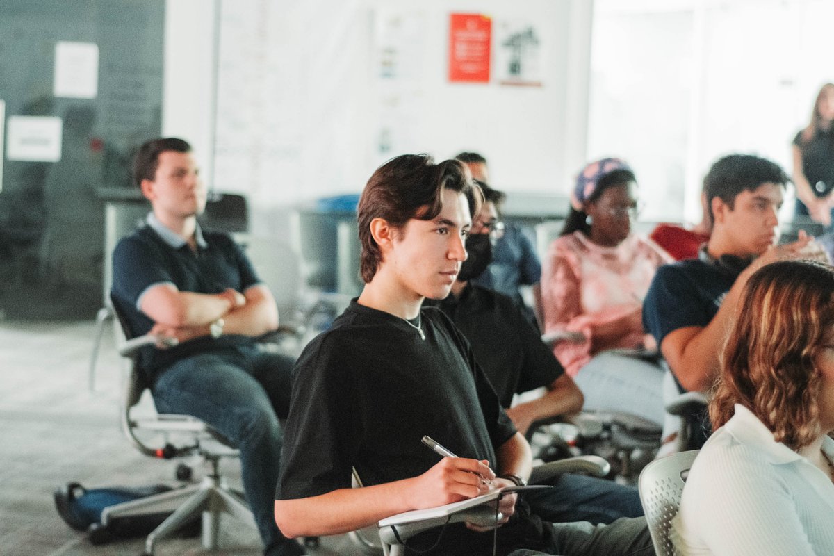 Así se vivió la 1a. edición de Semana IMA-IAUT #UDEM

Conferencia: “Procesos Avanzados de Manufactura automotriz”

Impartida por el Dr. Ricardo Martínez, #ExaUDEM y Dir. de estructuras avanzadas en Metalsa. Nos compartió los avances más recientes en la industria automotriz 🚙