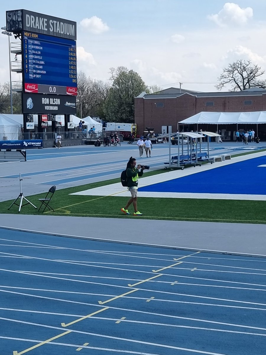 ana__who's tweet photo. @Antonio_MolinaD Es que estuve trabajando #DrakeRelays 🏟️😎 https://t.co/4qimoCBR10