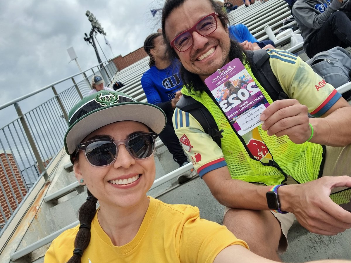 ana__who's tweet photo. @Antonio_MolinaD Es que estuve trabajando #DrakeRelays 🏟️😎 https://t.co/4qimoCBR10