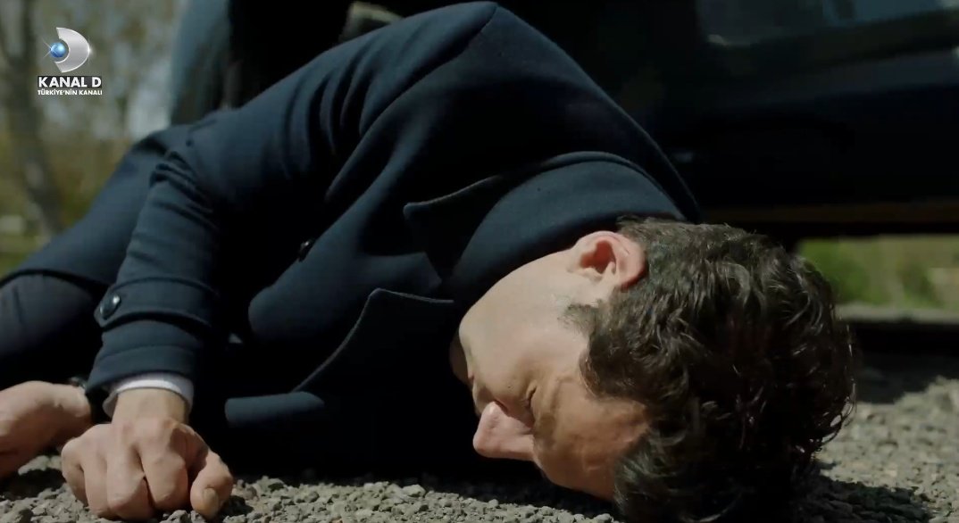 Ilgazın ölmediğine inanmak istiyorum çünkü hiç veda eder gibi sahneleri olmadı kimse morgda da görmedi sadece ambulanstan ölü çıktı ama o da hemen olmaz hastaneye gidince doktorlarınkontrol etmesi lazım.İşin başındakiler sakladı Erenle Ceylo katili ararkenbulacakla
#Yargı #IlCey