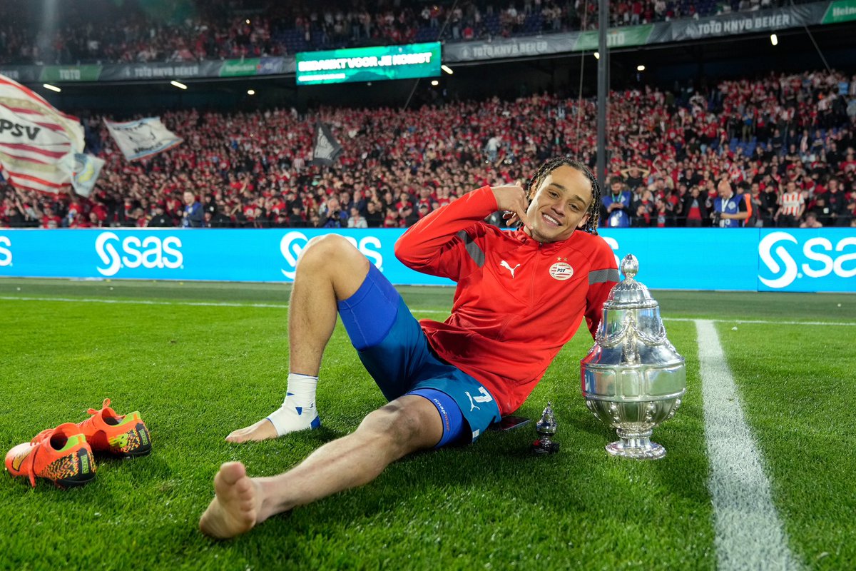 Één fotootje dan nog vanavond van de meest toegezongen PSV’er van Nederland ❤️ #ajaPSV