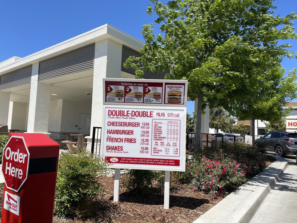 xelipe's tweet image. In-N-Out, Delta Shores, Sacramento #norcal #doubledouble #burgerjoint