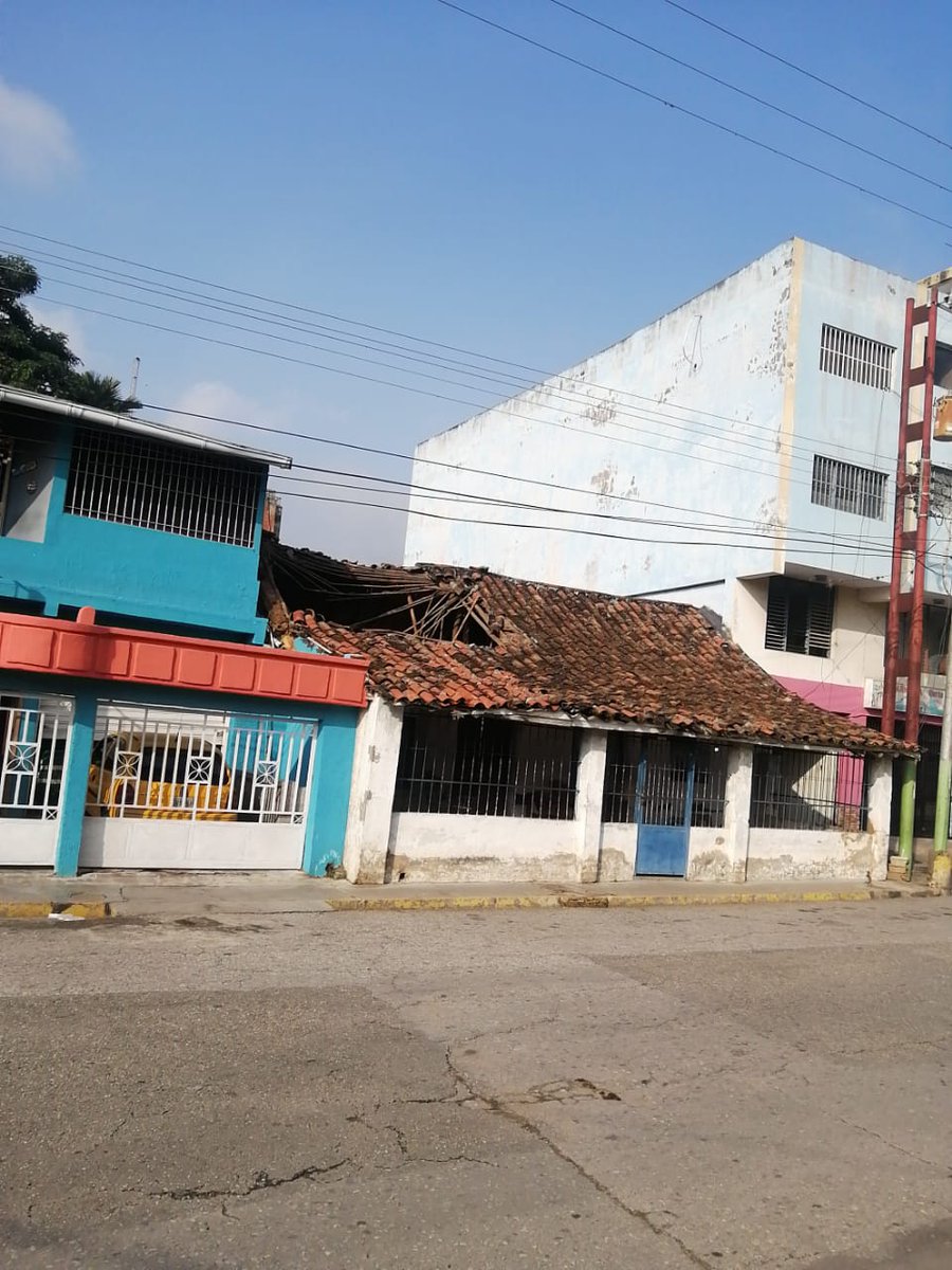 jjamild's tweet photo. @VillegasPoljak  La casa de los dulces de las Tejerias, dónde usted estuvo en el mes de noviembre, si techo colapso ancho, producto del deterioro. Es patrimonio histórico del municipio Santos Michelena https://t.co/wblfMxDamt