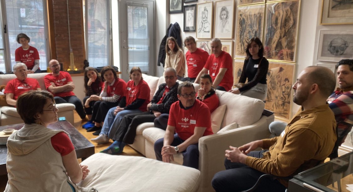 HH_Besancon's tweet photo. En direct de #Montréal : une rencontre incroyablement riche entre les équipes des Hacking Health #Besançon et Montréal. 🇫🇷🇨🇦

#innovation #santé #hackinghealth https://t.co/X6MjHNuyqy