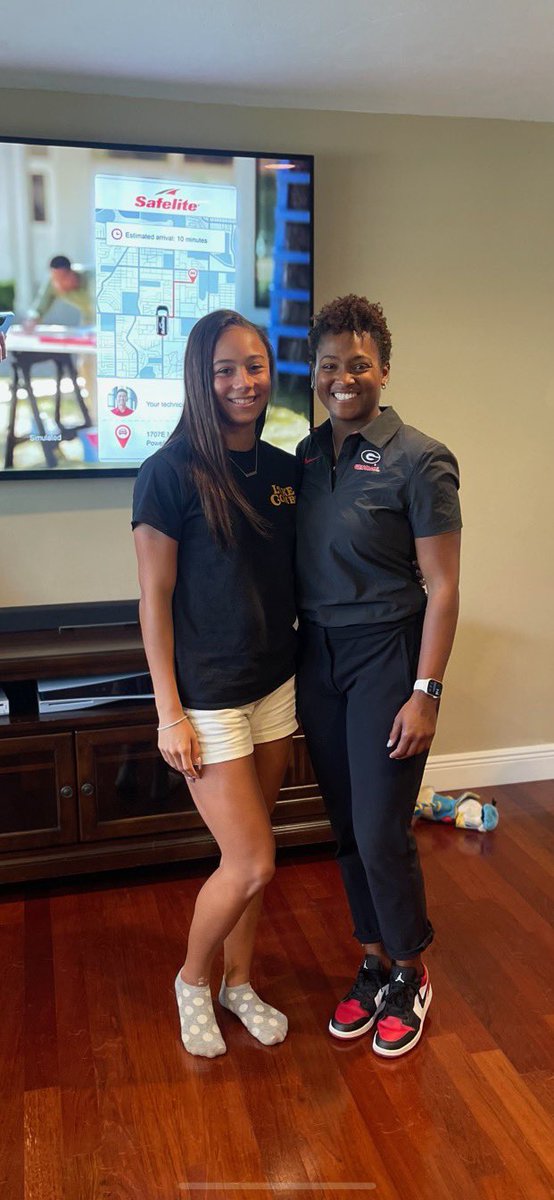 Such a pleasure having <a href="/coach_dhill_/">Deanna Hill</a> from <a href="/UGATrack/">Georgia Track + Field</a> visit my home today