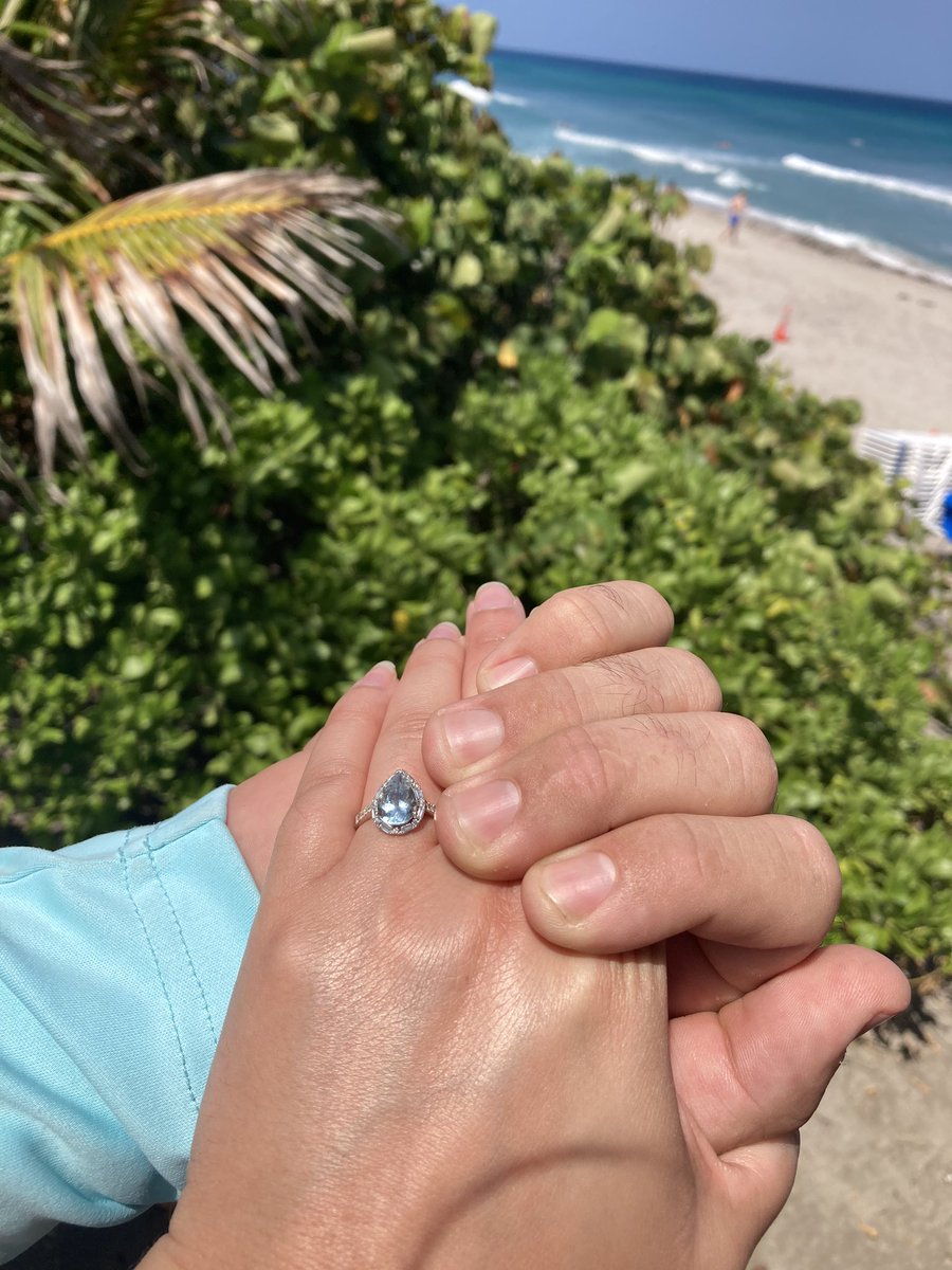 sabilolo93's tweet image. Thank God I swiped right! Cheers to forever! 💕💍🥂